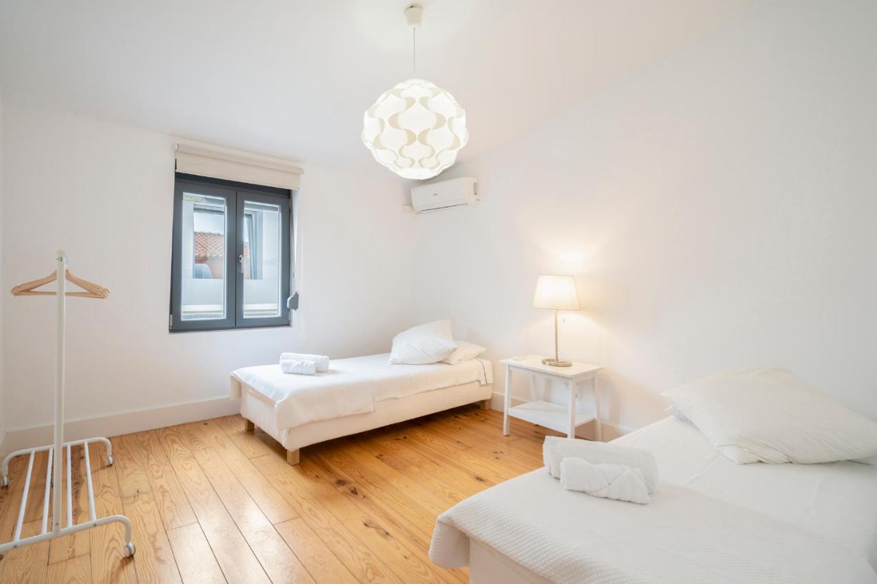 Warm And Cozy Parquet Flooring Apartment In Алмада Екстер'єр фото