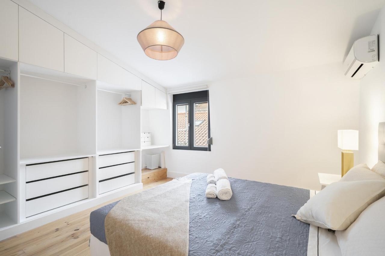 Warm And Cozy Parquet Flooring Apartment In Алмада Екстер'єр фото