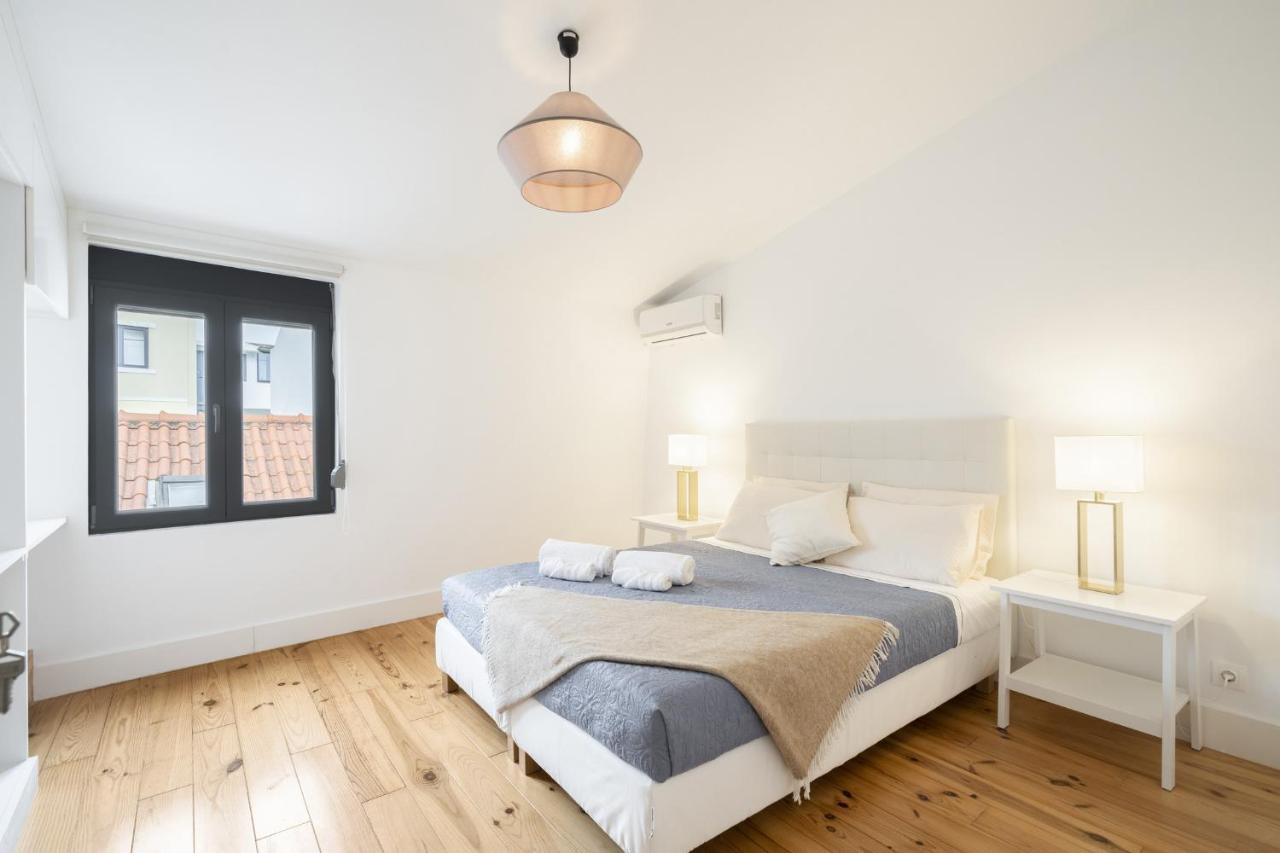 Warm And Cozy Parquet Flooring Apartment In Алмада Екстер'єр фото