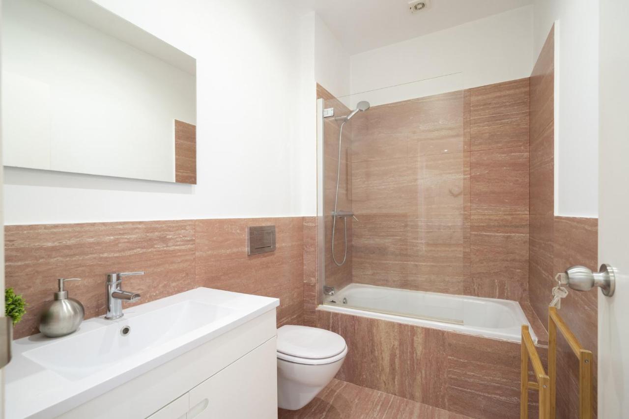 Warm And Cozy Parquet Flooring Apartment In Алмада Екстер'єр фото